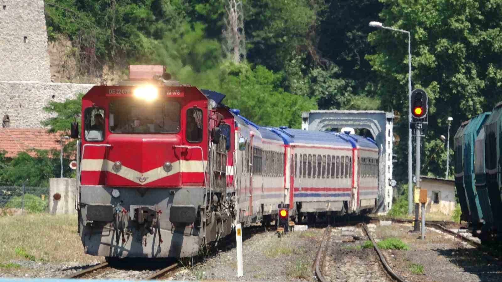 Turistik Karaelmas Ekspresi Zonguldak’a ulaştı
