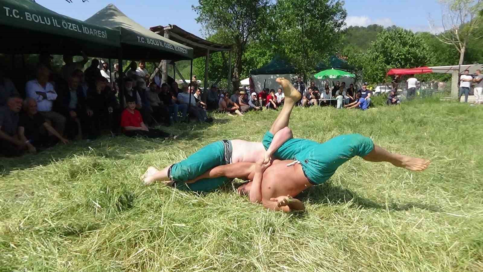 Karakucak Güreşleri renkli görüntülere sahne oldu