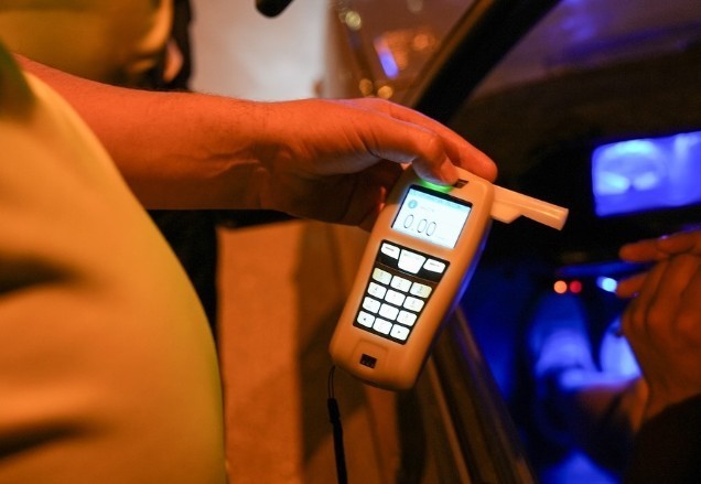 Isparta&rsquo;da 1 saatlik asayiş uygulamasında 16 s&uuml;r&uuml;c&uuml;ye ceza
