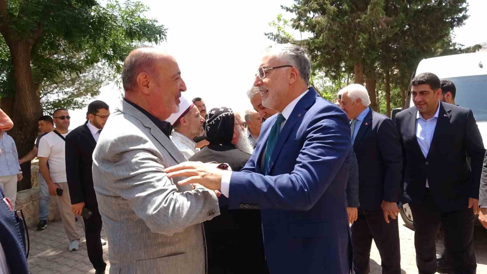 Bakan Işıkhan, Mardin&rsquo;de din temsilcileri ile bir araya geldi
