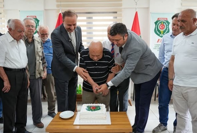 Isparta’da babalar günü şehit babalarıyla birlikte kutlandı