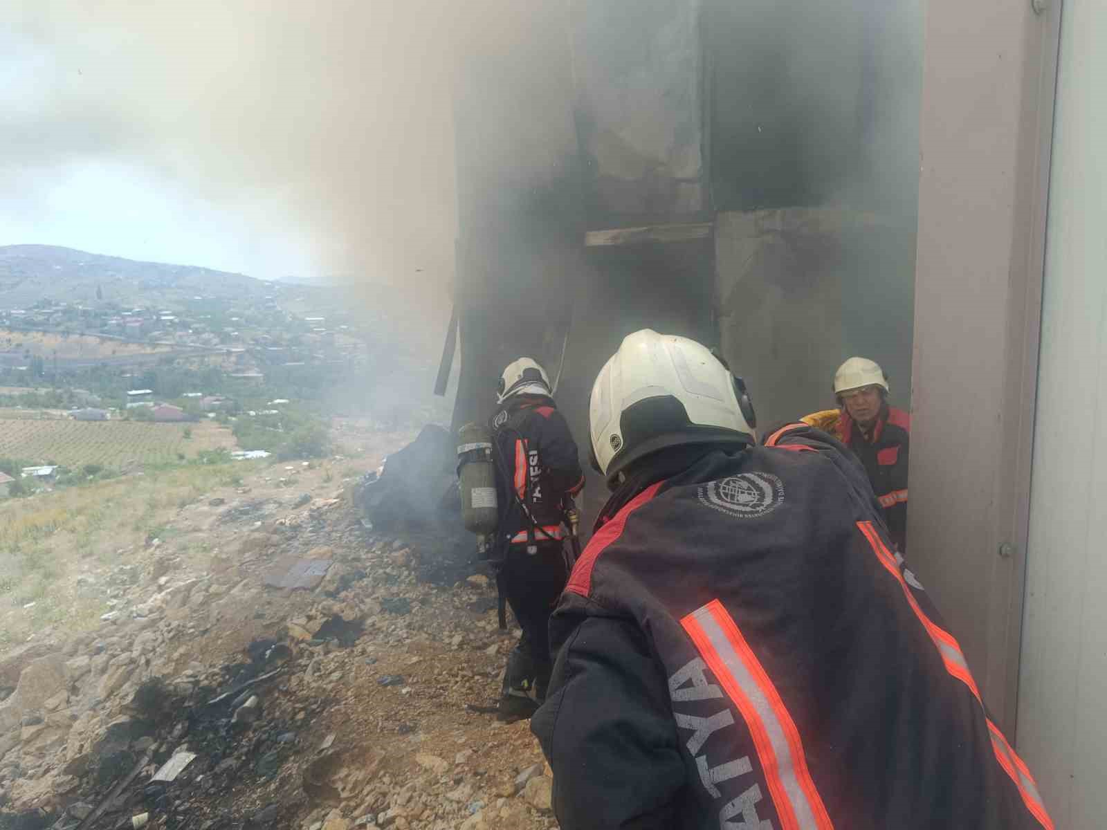 Malatya’da inşaat işçilerinin kaldığı şantiyede yangın