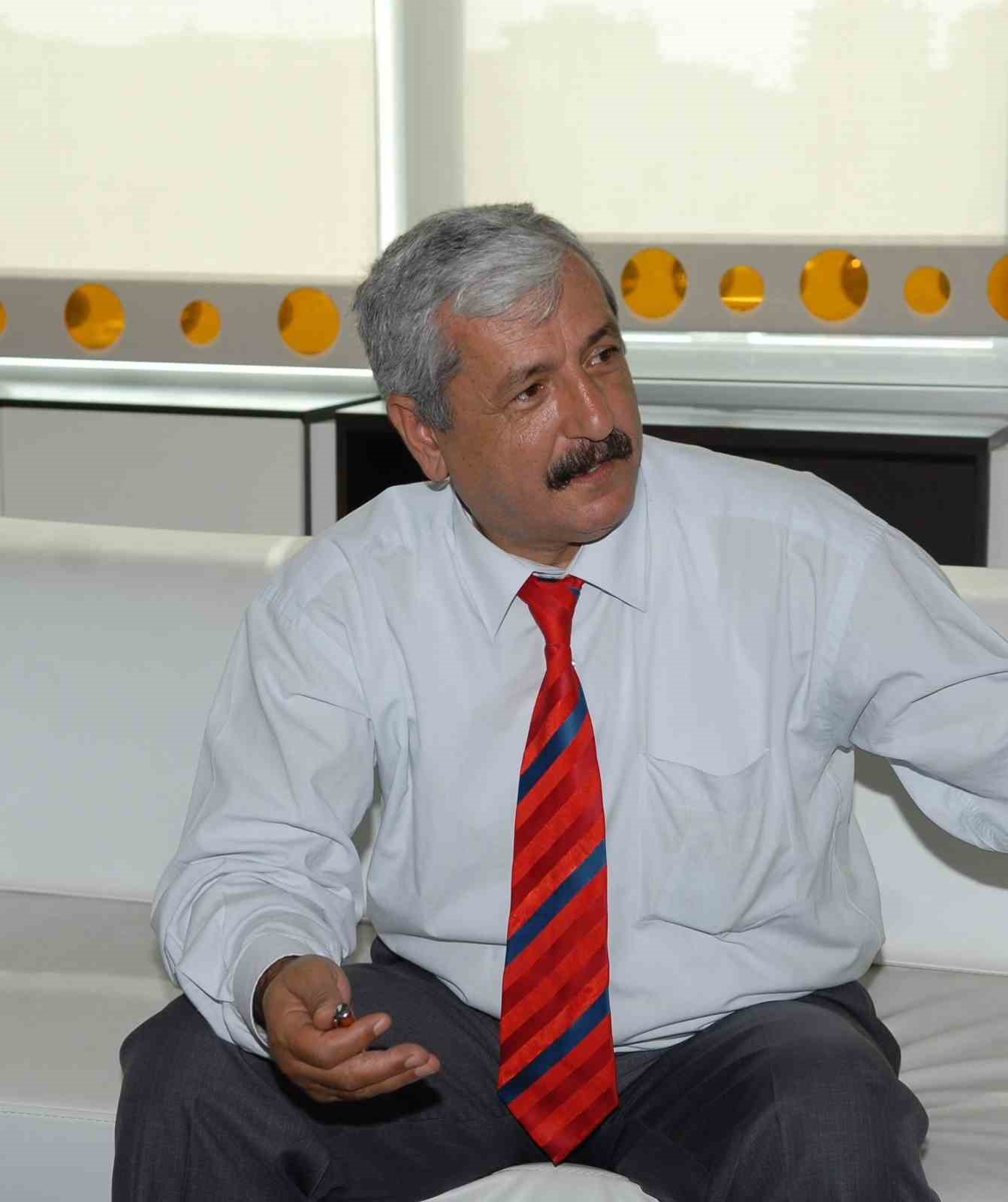 Hayatını kaybeden gazeteci Zeki &Ouml;zer, son yolculuğuna uğurlandı
