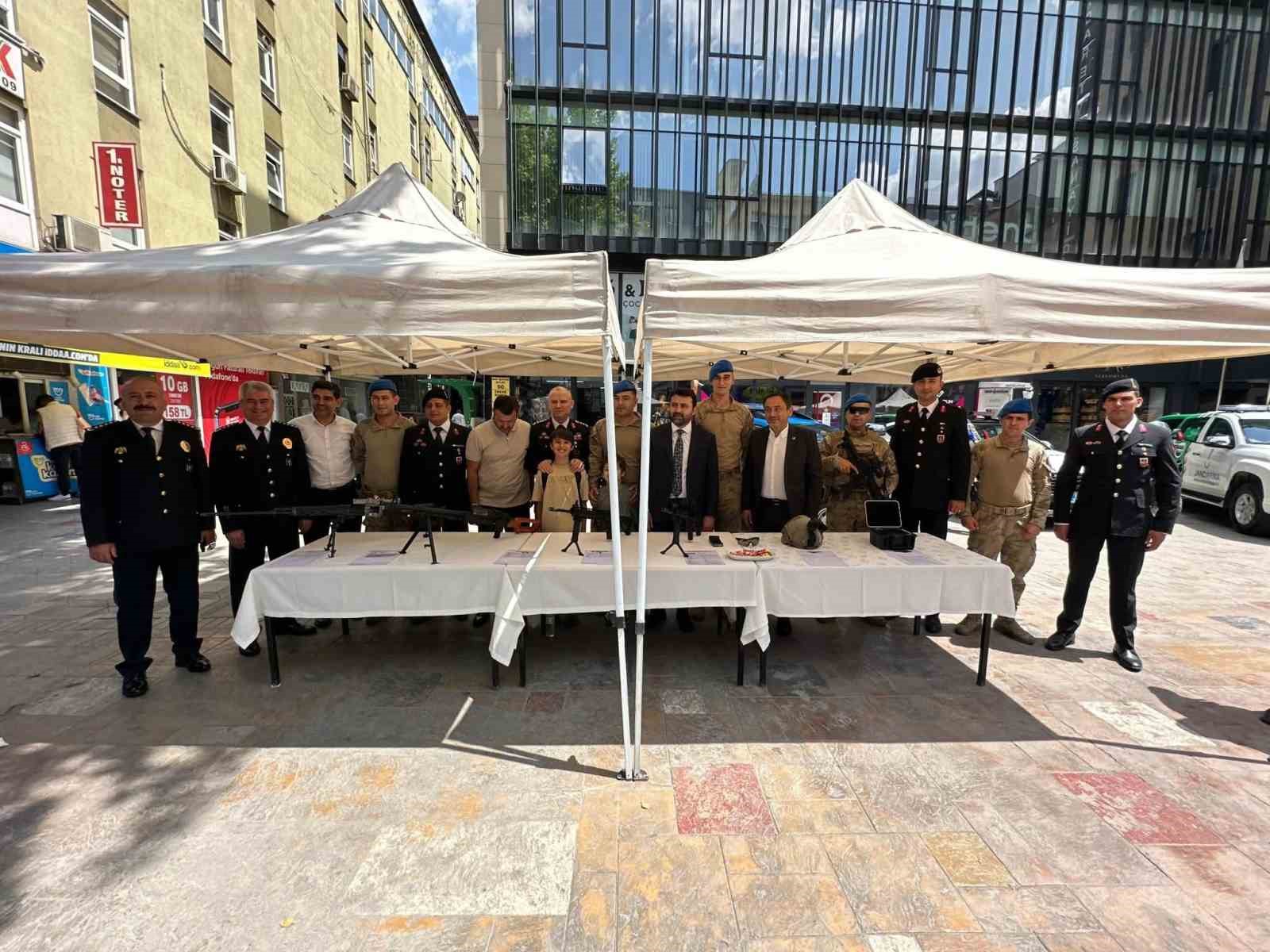 İl Jandarma Komutanlığı’ndan caddede tanıtım standı
