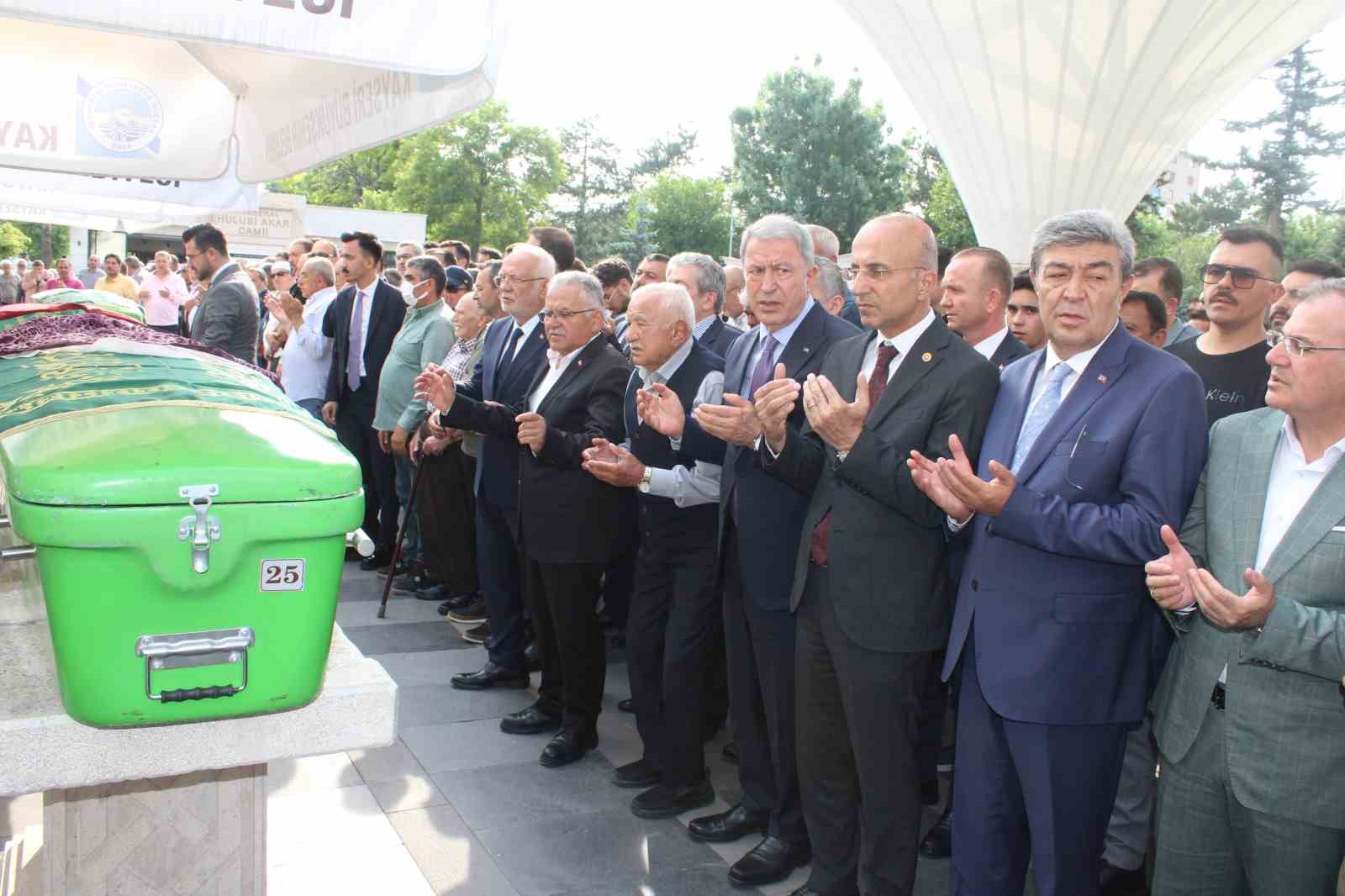 Başkan B&uuml;y&uuml;kkılı&ccedil;&rsquo;ın yengesi son yolculuğuna uğurlandı
