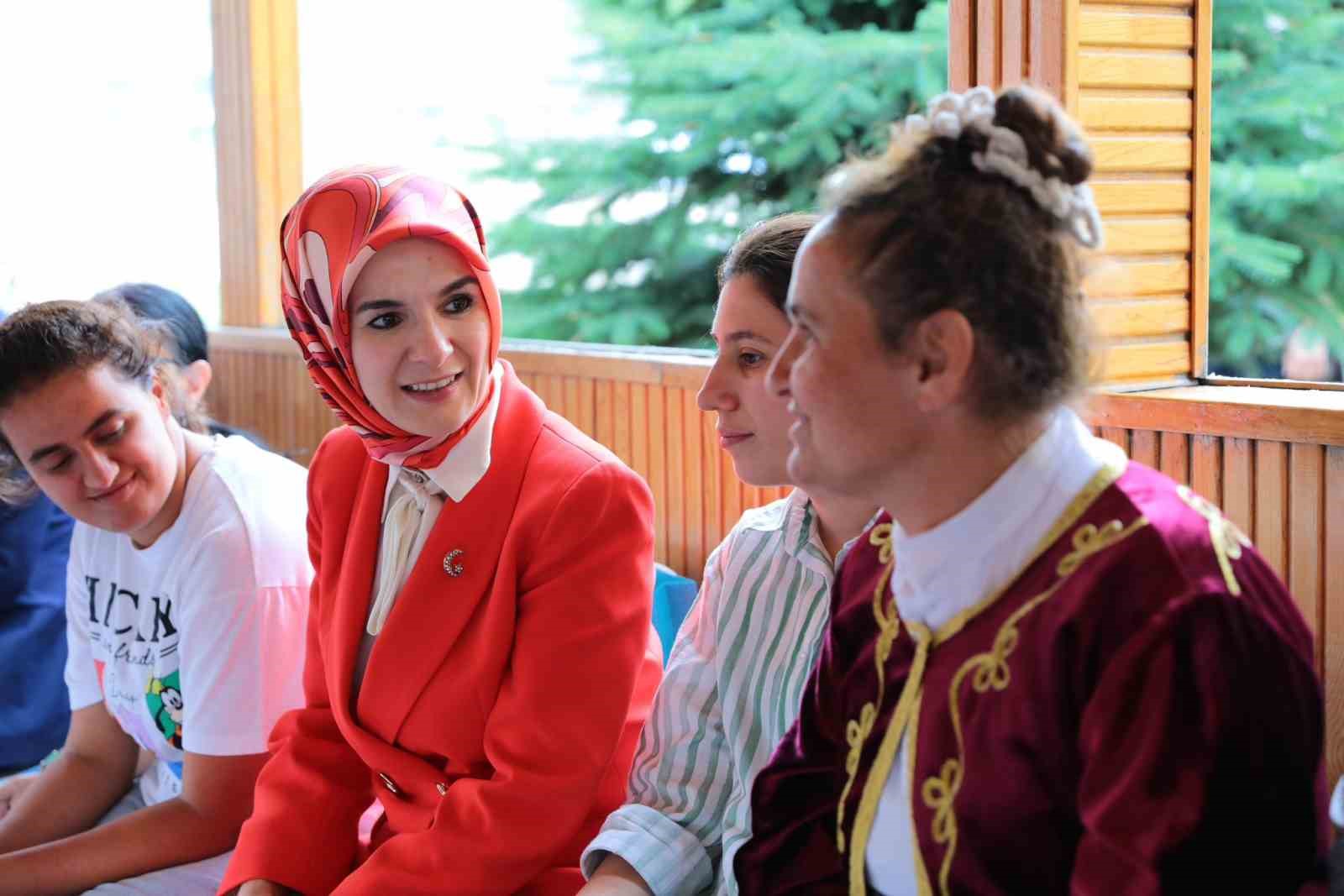 Bakan Göktaş, Engelsiz Yaşam Bakım Rehabilitasyon ve Aile Danışma Merkezi’nde incelemede bulundu