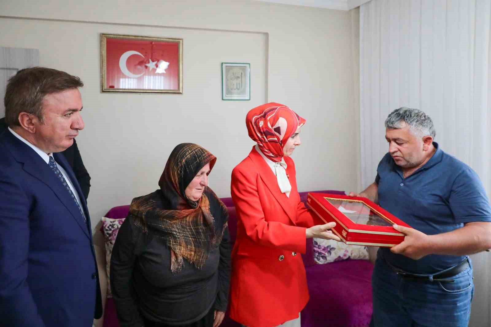 Bakan G&ouml;ktaş&rsquo;tan şehit ailesine ziyaret
