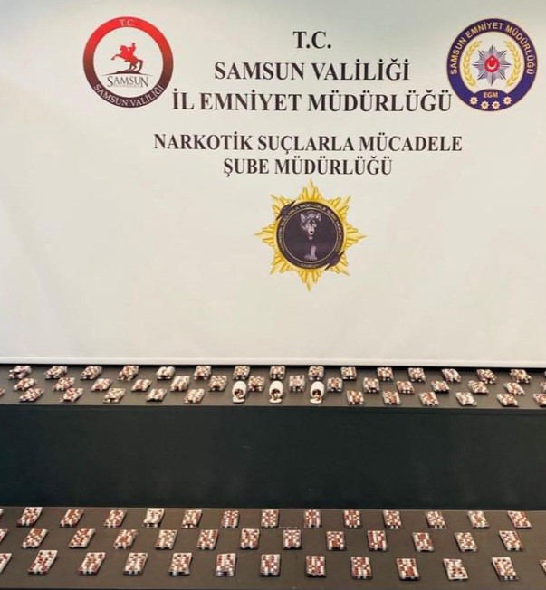 &Ccedil;ikolatanın i&ccedil;ine gizlenmiş uyuşturucu ele ge&ccedil;irildi
