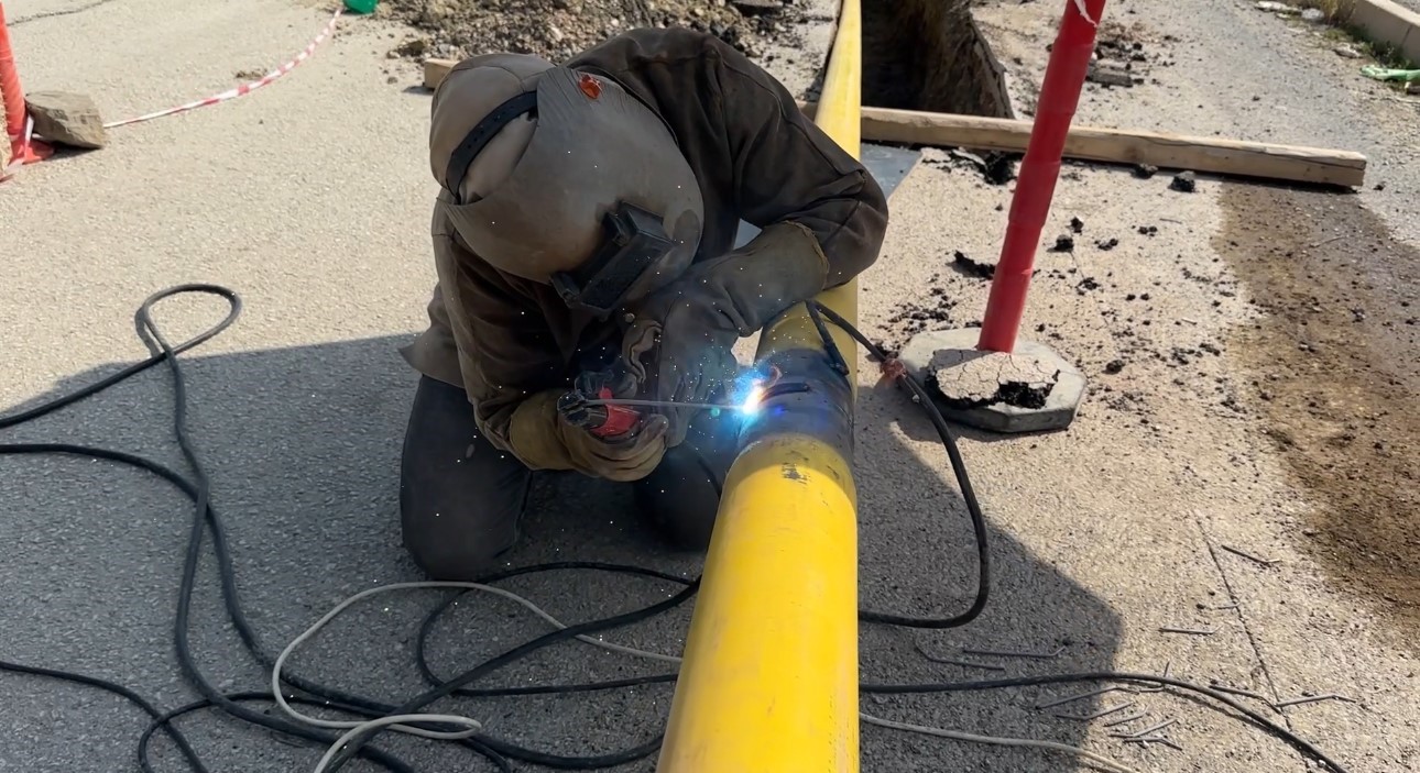 Yüksekova Pizok evlerine doğalgaz hattı çekilmeye başladı