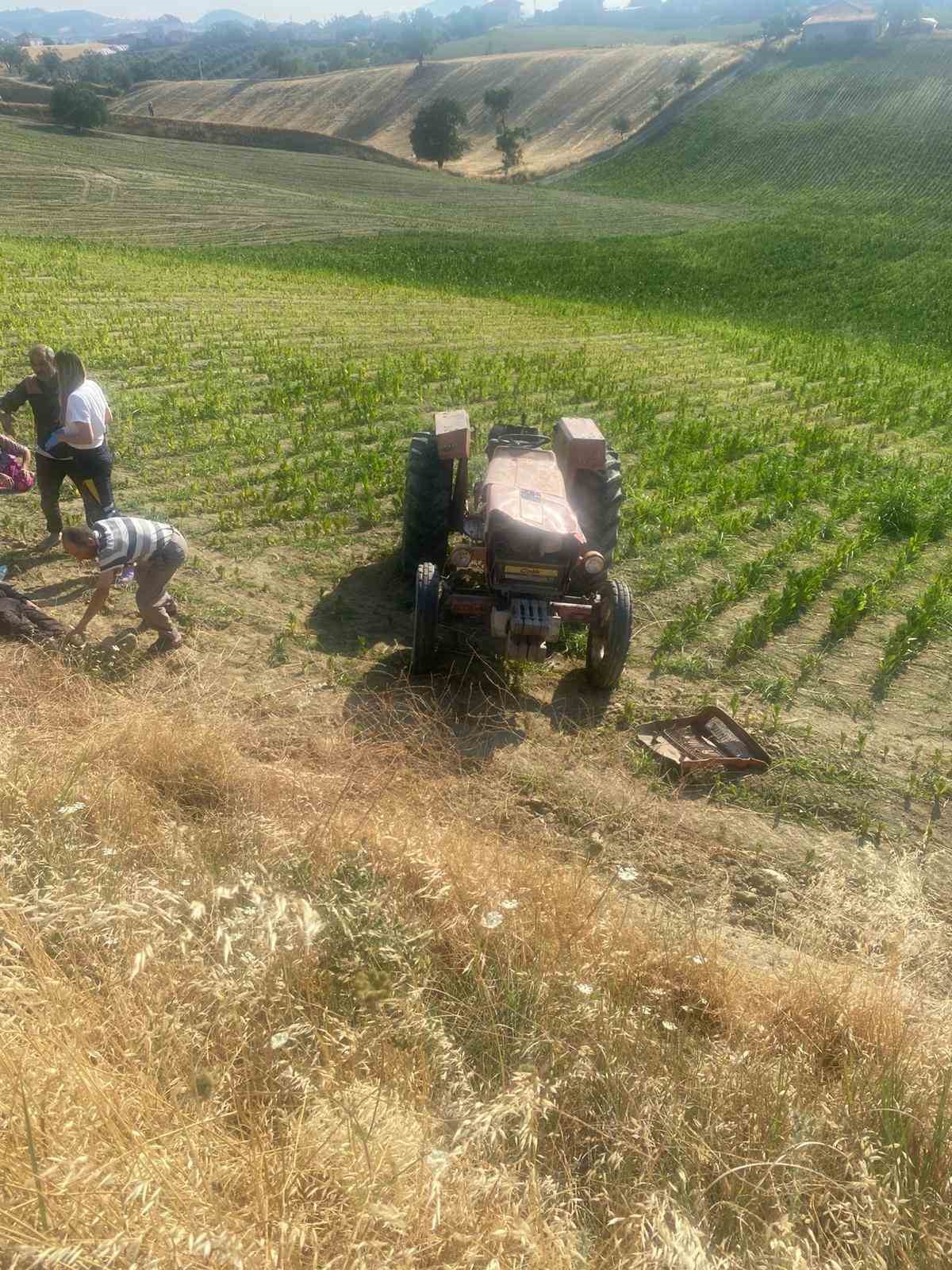 Selendi’de traktör devrildi: 1 ölü