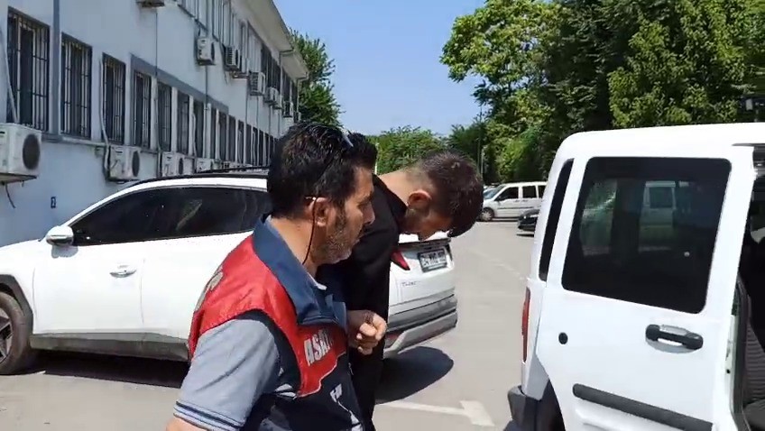 Kucakladığı televizyonu böyle çaldı, operasyonla yakalandı