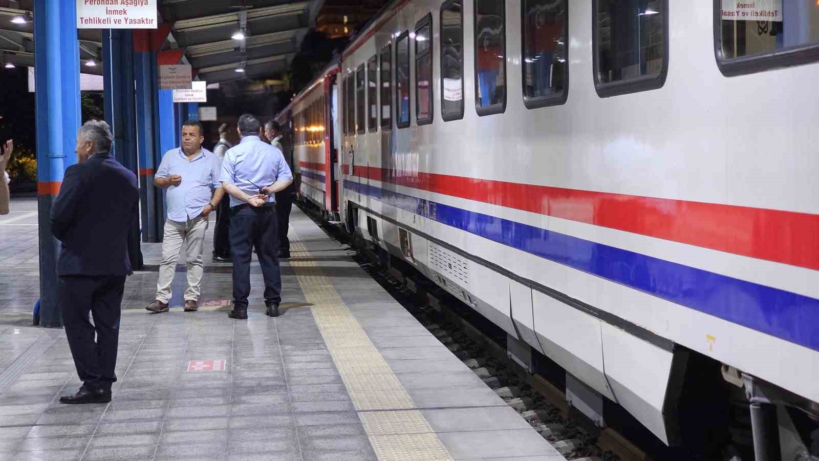 Turistik Karaelmas Ekspresi Zonguldak’tan Ankara’ya hareket etti
