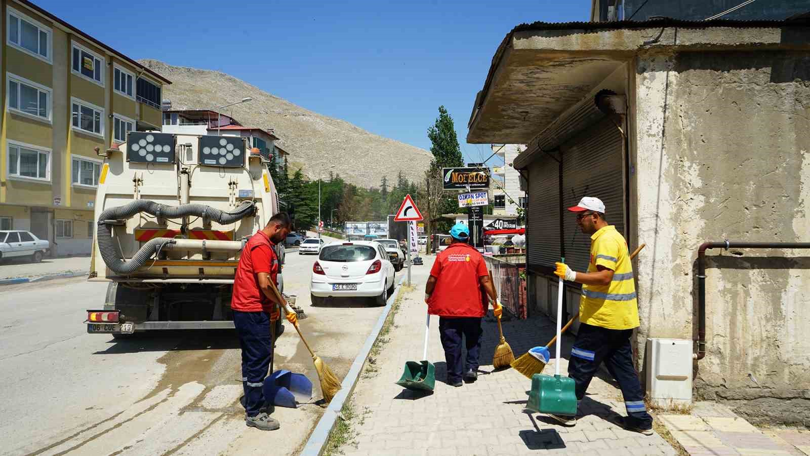 Kahramanmaraş Büyükşehir Belediyesinden, Elbistan’da temizlik seferberliği
