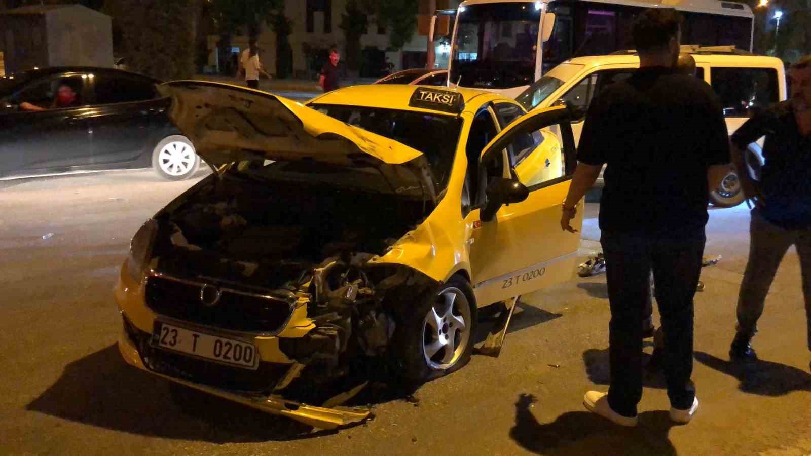Elazığ'da trafik kazasında 1 kişi yaralandı (İHA)