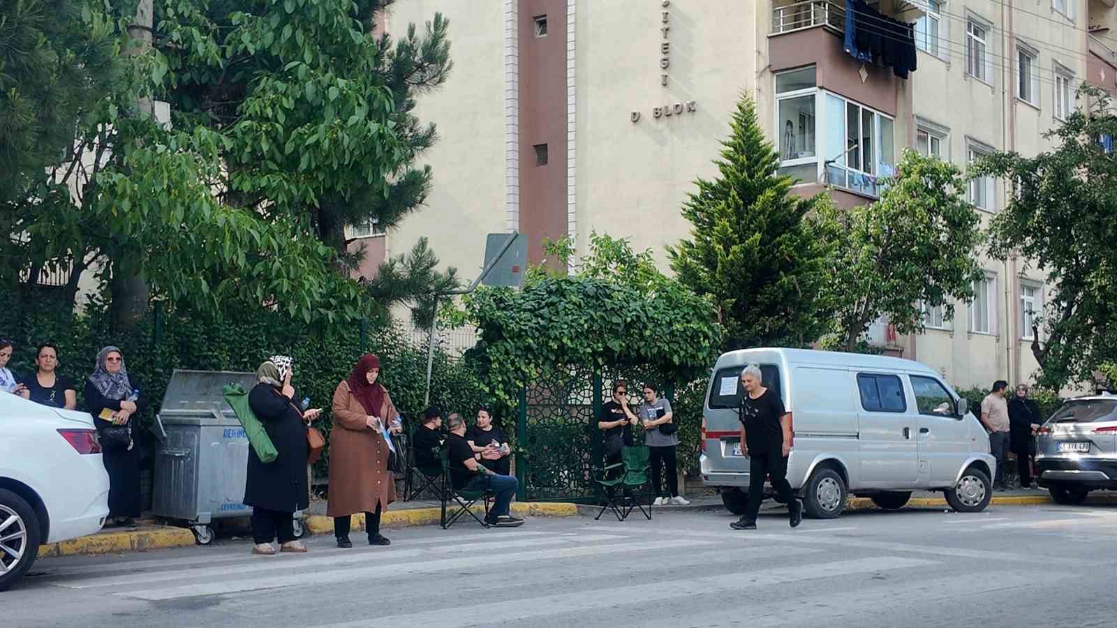 Sınav heyecanı velileri de sardı
