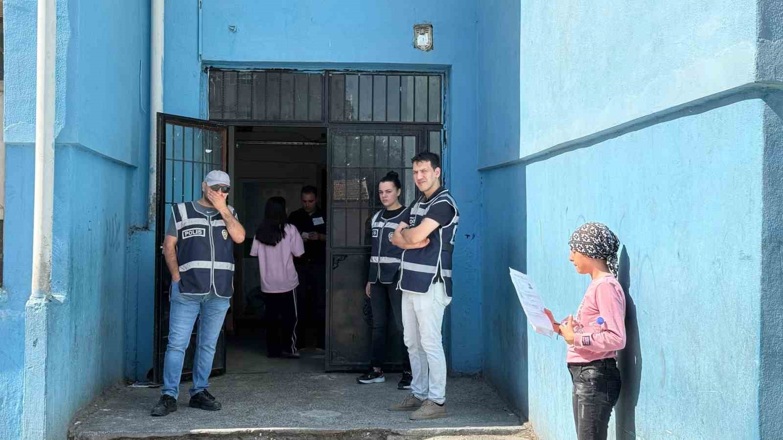 Diyarbakır’da kimliğini ve giriş belgesini unutan öğrenciler son anlarda yetişti
