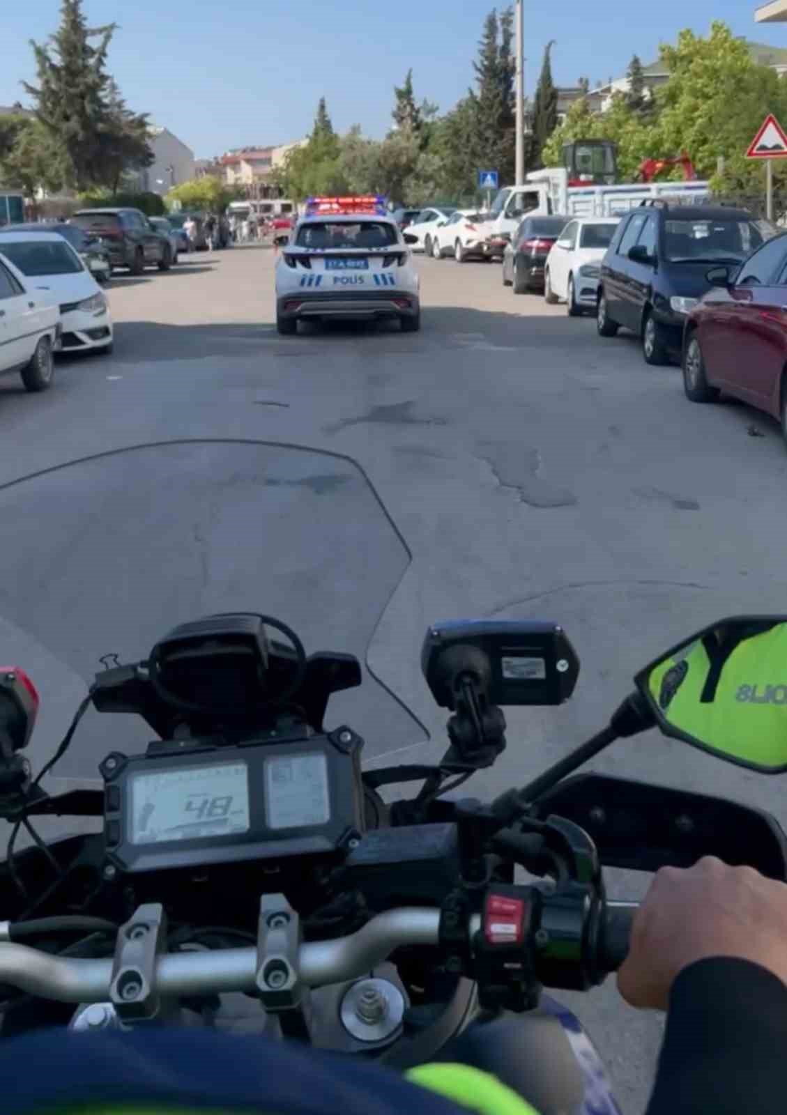 Çanakkale’de LGS’ye geç kalan öğrencileri polis yetiştirdi
