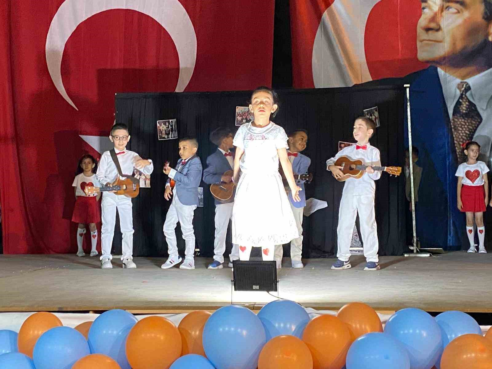 Sarıgöl’de 40 yıllık eğitim yuvasına görkemli veda
