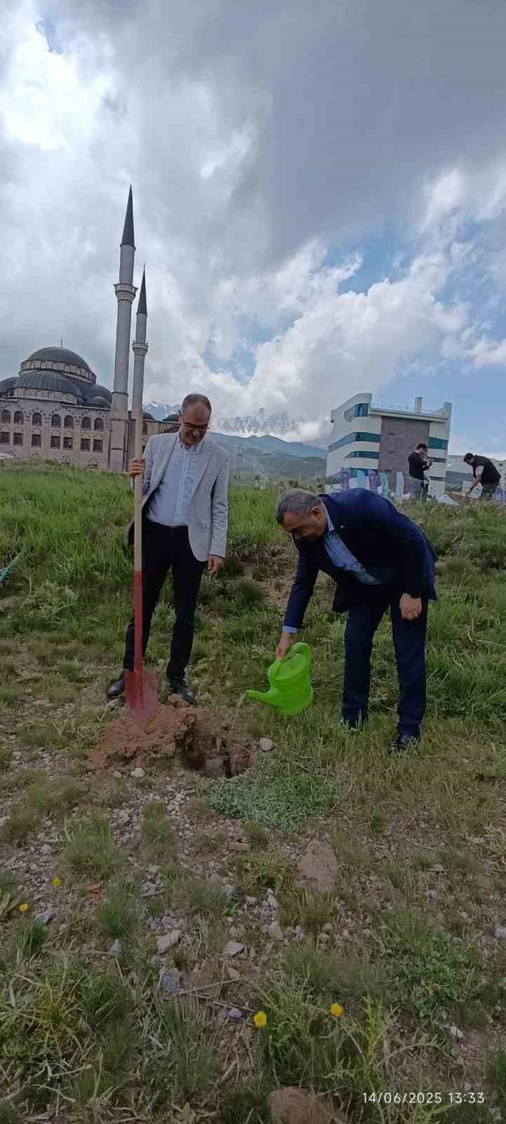 Erciyes&rsquo;te Model Fabrika Hatıra Ormanı a&ccedil;ıldı
