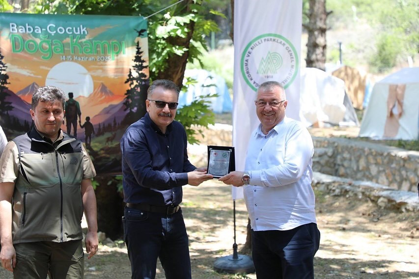 Kazdağları&rsquo;nda baba-&ccedil;ocuk doğa kampı d&uuml;zenlendi
