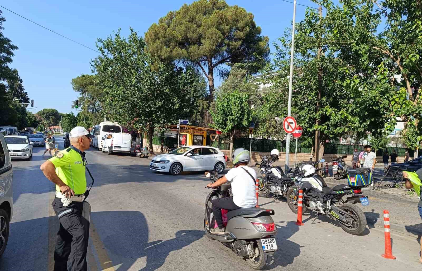 Aydın&rsquo;da trafik ekiplerinden "LGS" n&ouml;beti
