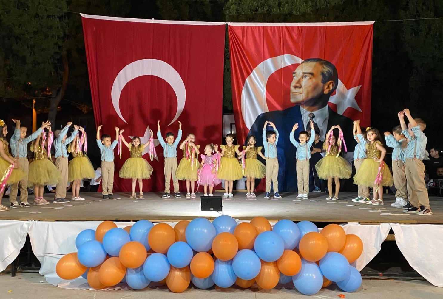 Sarıgöl’de 40 yıllık eğitim yuvasına görkemli veda