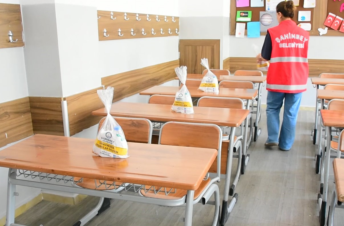 Başkan Tahmazoğlu’ndan LGS sınavına giren öğrencilere sürpriz