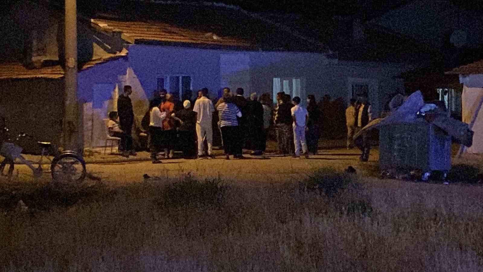 Kalabalık grup arasında çıkan kavga mahallede paniğe neden oldu