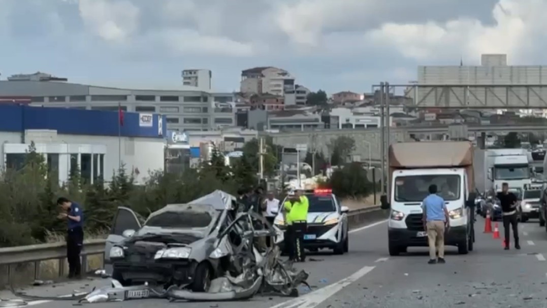 TEM’de otobüs ile otomobil çarpıştı: 3 yaralı