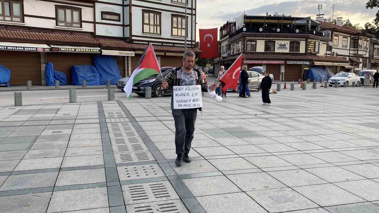 &Ccedil;ocuklarını bırakıp &ccedil;ocuklar &ouml;lmesin, savaş bitsin diye &ccedil;ıktığı Gazze y&uuml;r&uuml;y&uuml;ş&uuml;nde Babalar G&uuml;n&uuml;&rsquo;nde Konya&rsquo;ya ulaştı

