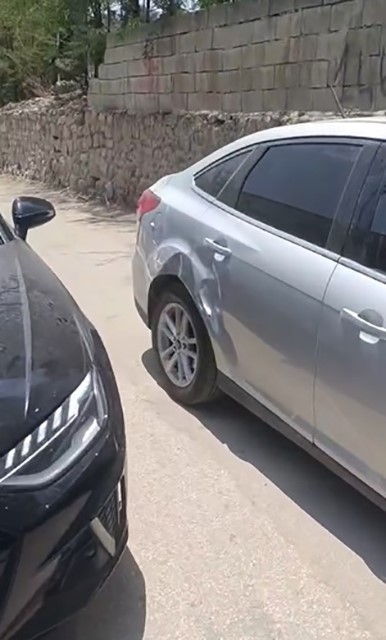 Sosyal medyada paylaşılan g&ouml;r&uuml;nt&uuml;ler mikserden yola d&ouml;k&uuml;len betonu temizletti
