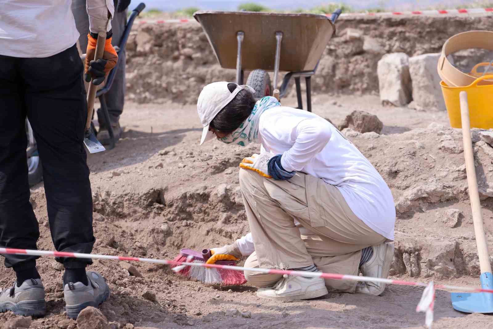 Lystra Antik Kenti&rsquo;nde kazılar derinleştik&ccedil;e, tarihi miras g&uuml;n y&uuml;z&uuml;ne &ccedil;ıkıyor
