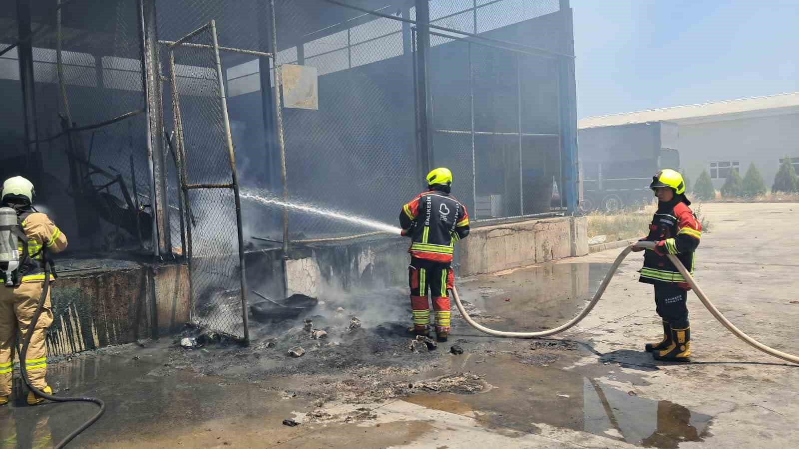Balıkesir toptancı sebze halinde korkutan yangın