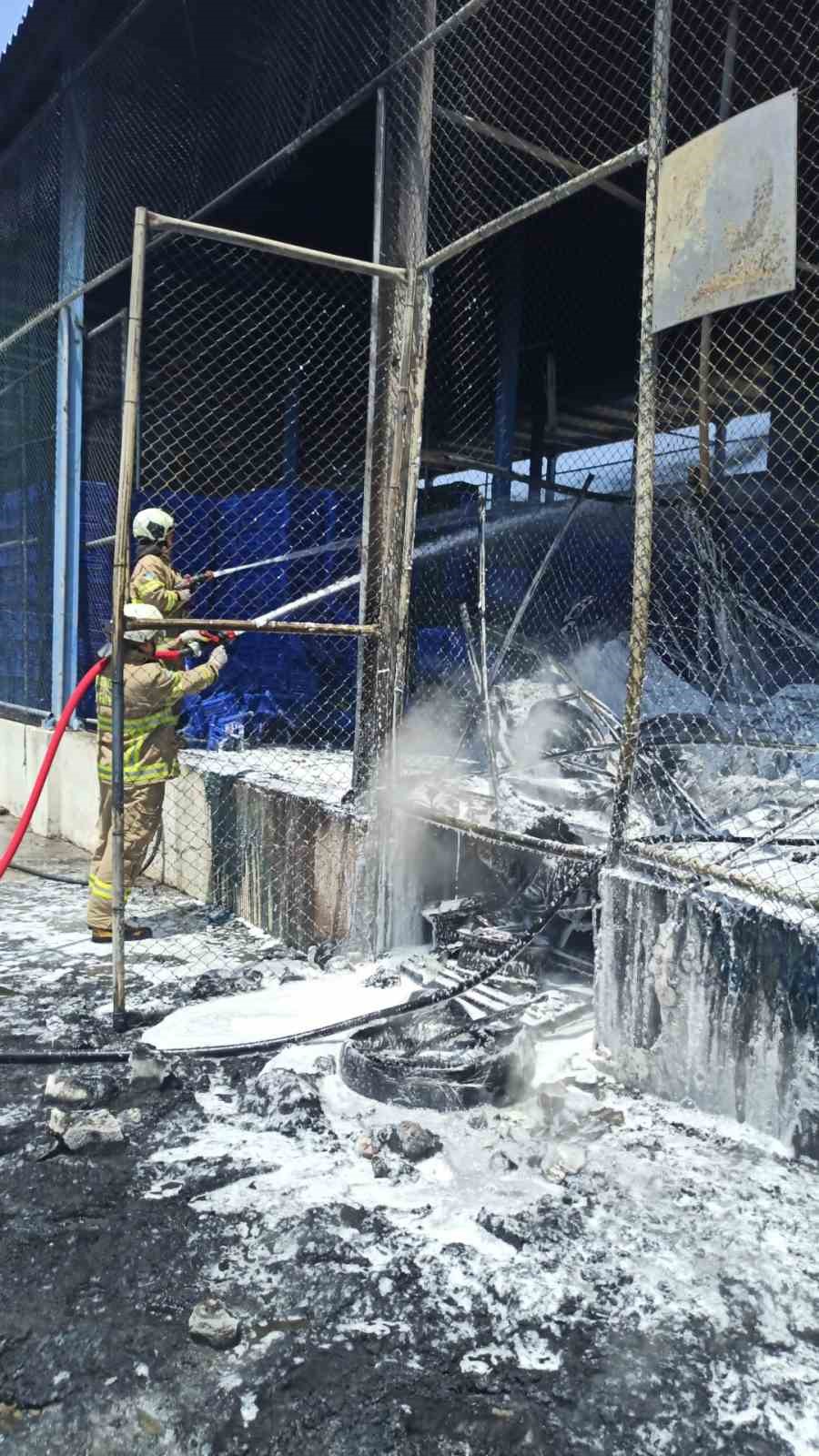Balıkesir toptancı sebze halinde korkutan yangın
