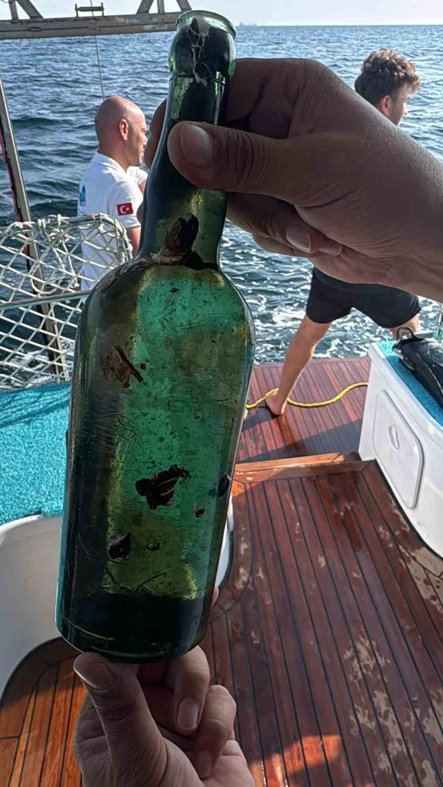 Gelibolu Su Altı Parkı&rsquo;nda 110 yıllık şarap şişesi bulundu
