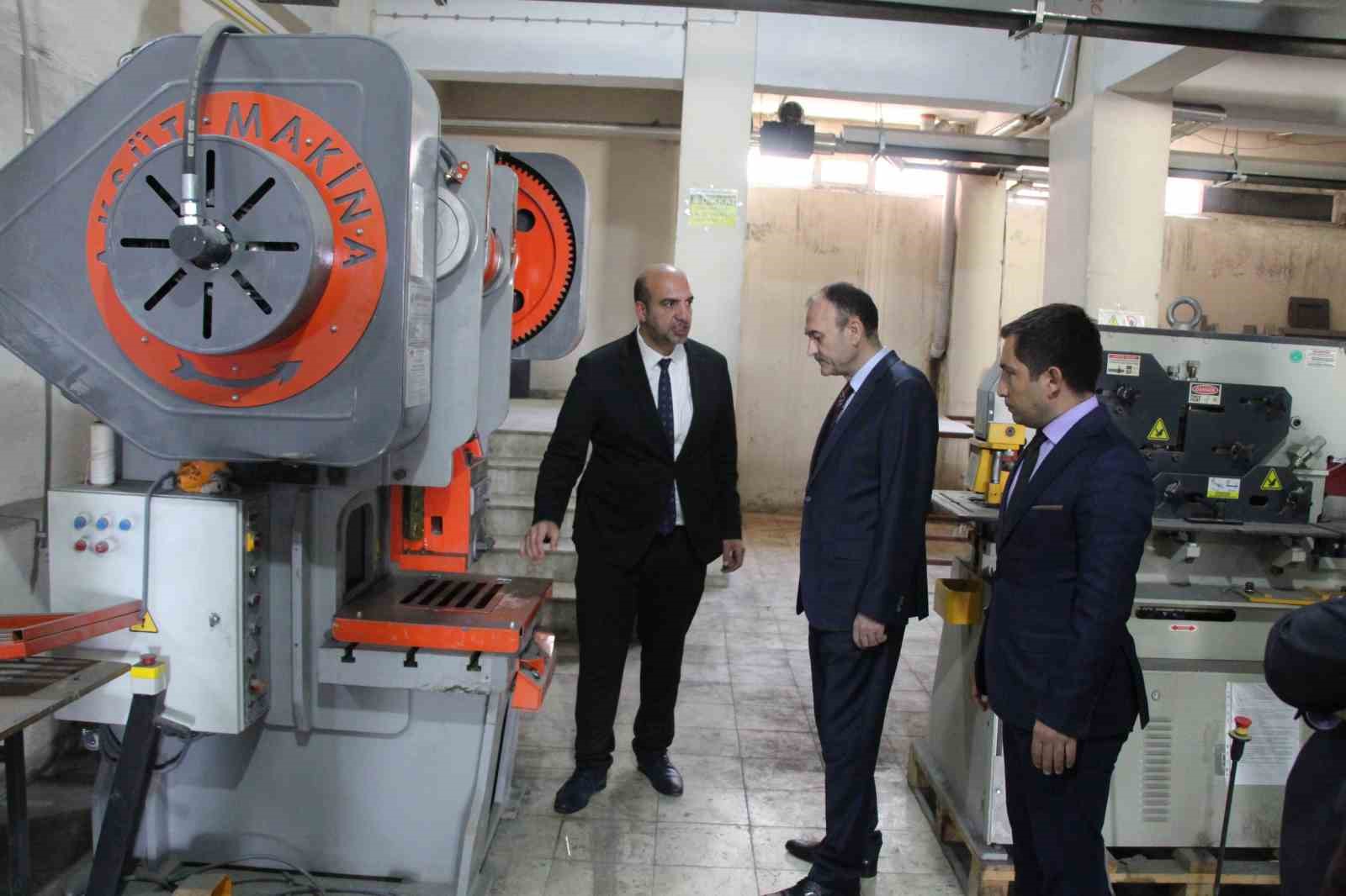 Şırnak&rsquo;ta Meslek Liseleri &uuml;retiyor, T&uuml;rkiye kazanıyor
