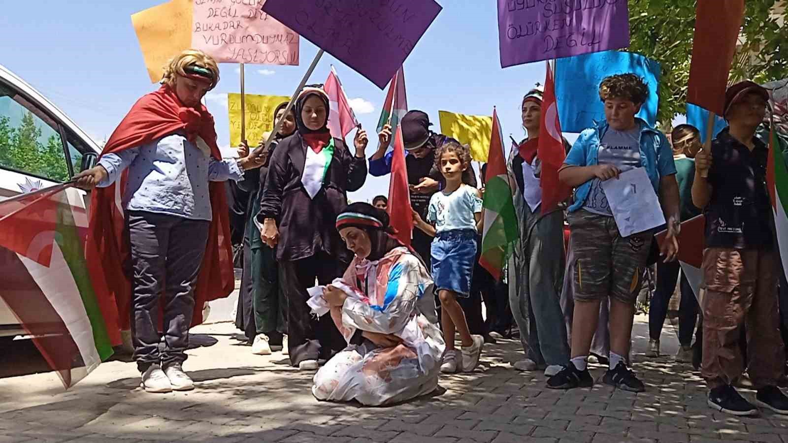 G&ouml;lbaşılı kadınlardan Filistin&rsquo;e destek
