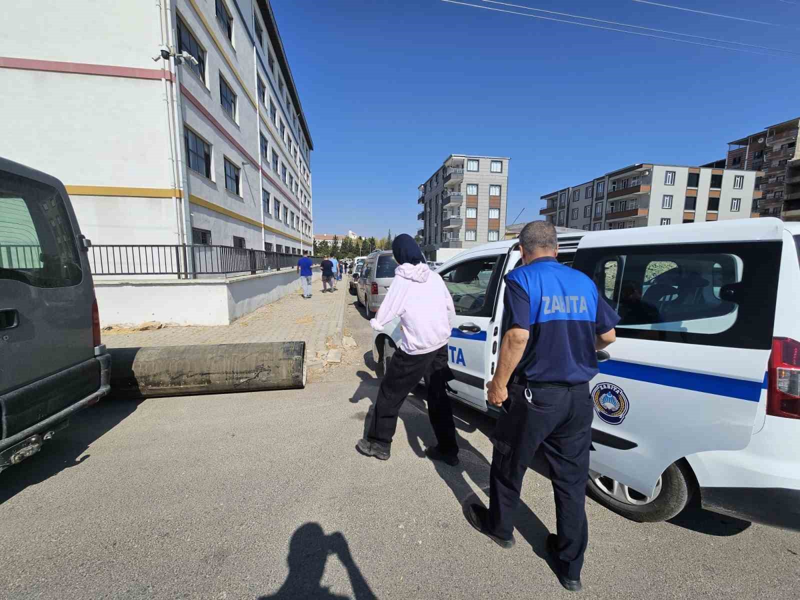 Zabıta ekipleri, geç kalan öğrenciyi LGS sınavına yetiştirdi