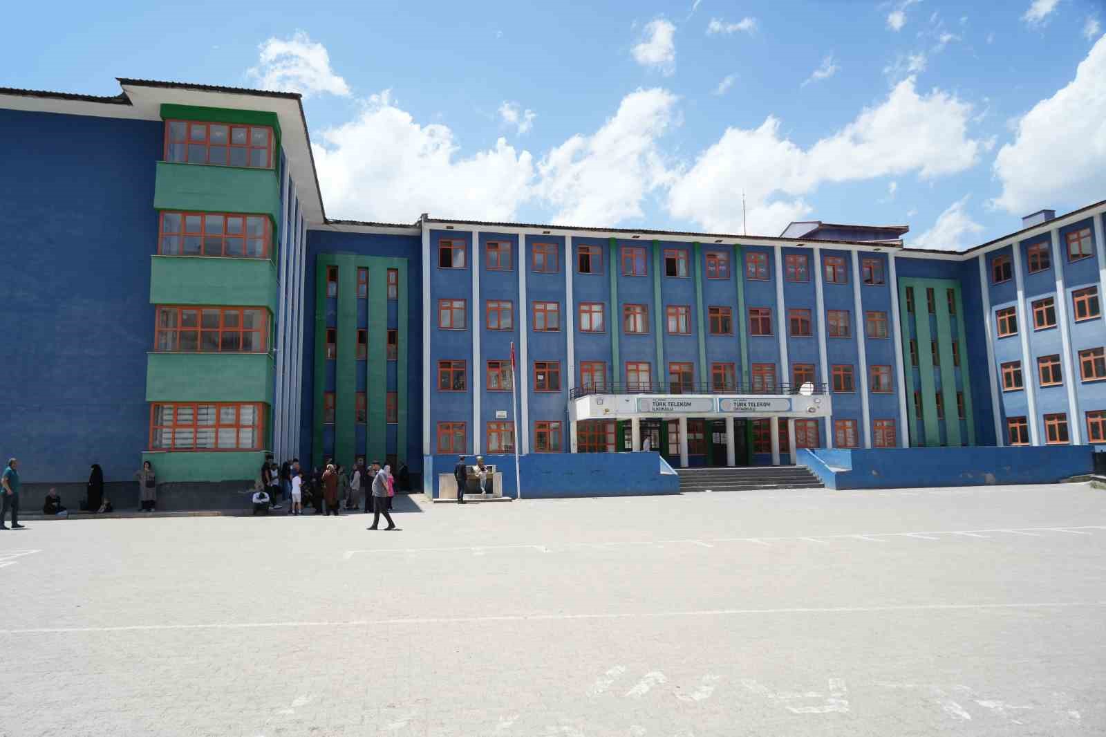 Muş’ta 5 bin 778 öğrenci LGS’de ter döktü