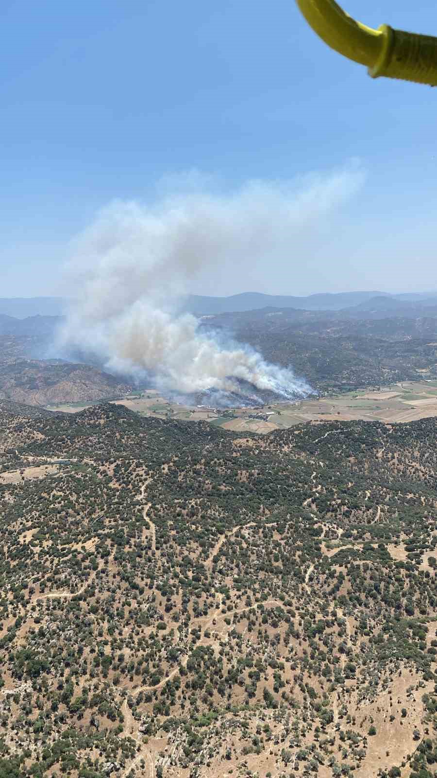 S&ouml;ke&rsquo;de yangın, s&ouml;nd&uuml;rme &ccedil;alışmaları s&uuml;r&uuml;yor
