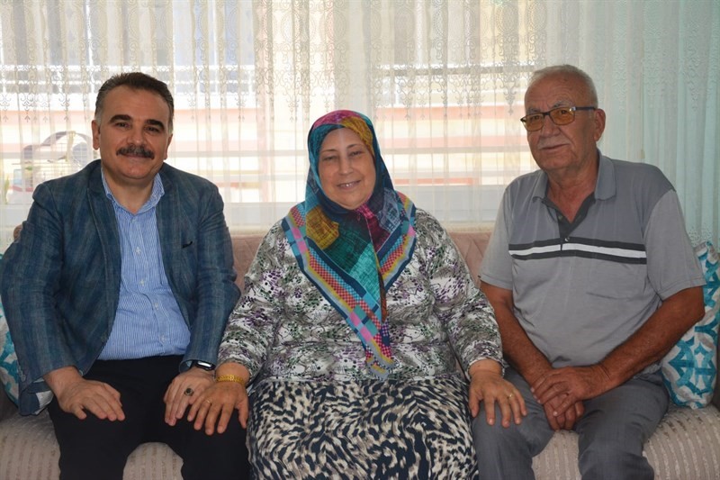 Kaymakam Odabaş&rsquo;tan anlamlı Babalar G&uuml;n&uuml; ziyareti
