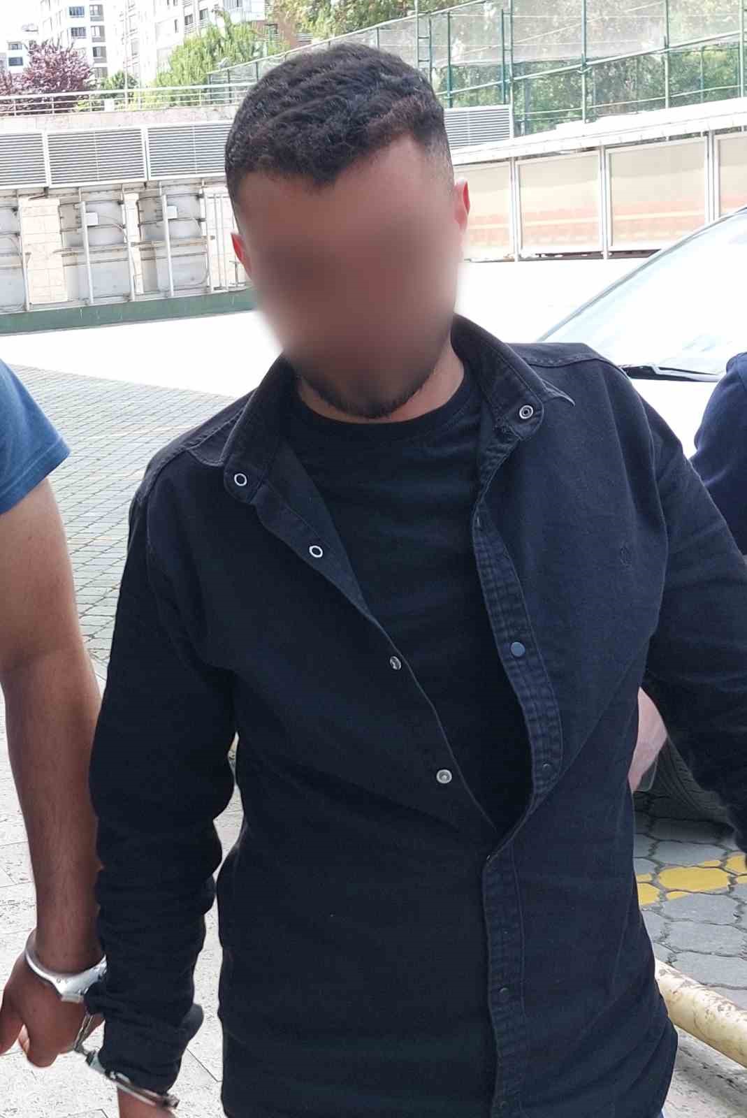 Motosiklette 2 bin 300 adet sentetik ecza ele ge&ccedil;irildi: 1 g&ouml;zaltı
