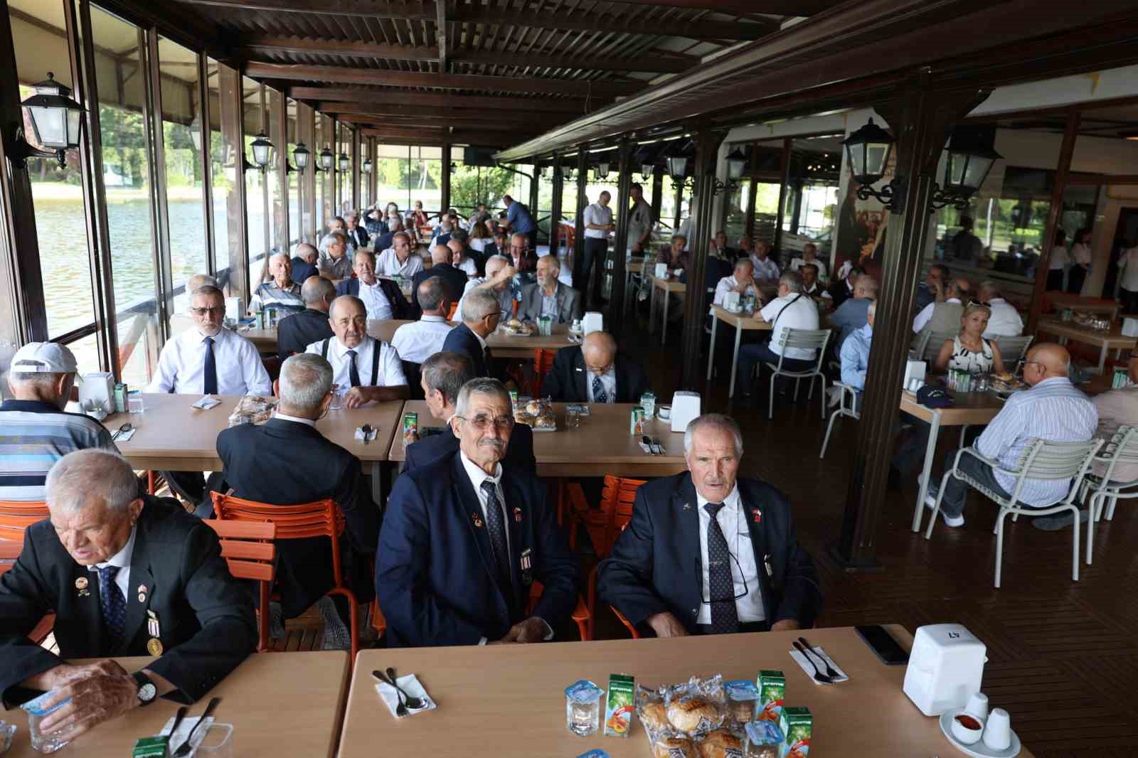 Başkan &Uuml;nl&uuml;ce Babalar G&uuml;n&uuml;&rsquo;nde şehit ve gazi babalarını ile buluştu
