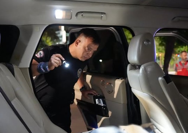 Isparta’da gece yapılan denetimde kurusıkı tabanca ele geçirildi