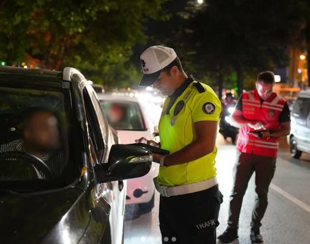 Isparta&rsquo;da gece yapılan denetimde kurusıkı tabanca ele ge&ccedil;irildi
