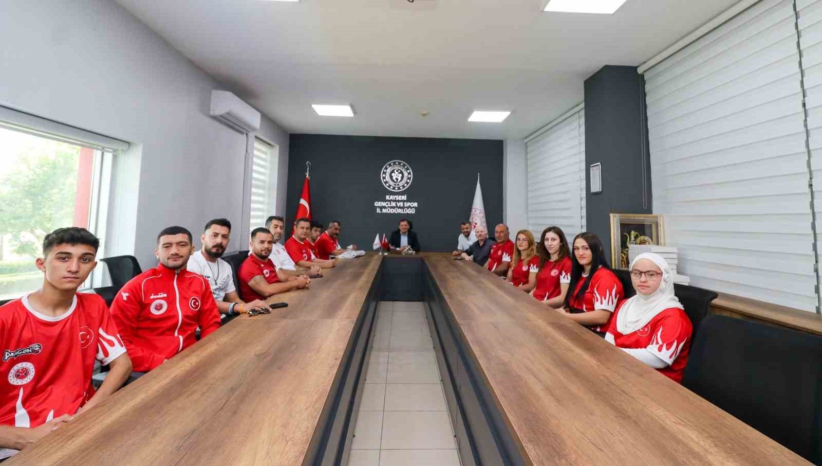 Şampiyon sporculardanKabakcı’ya ziyaret
