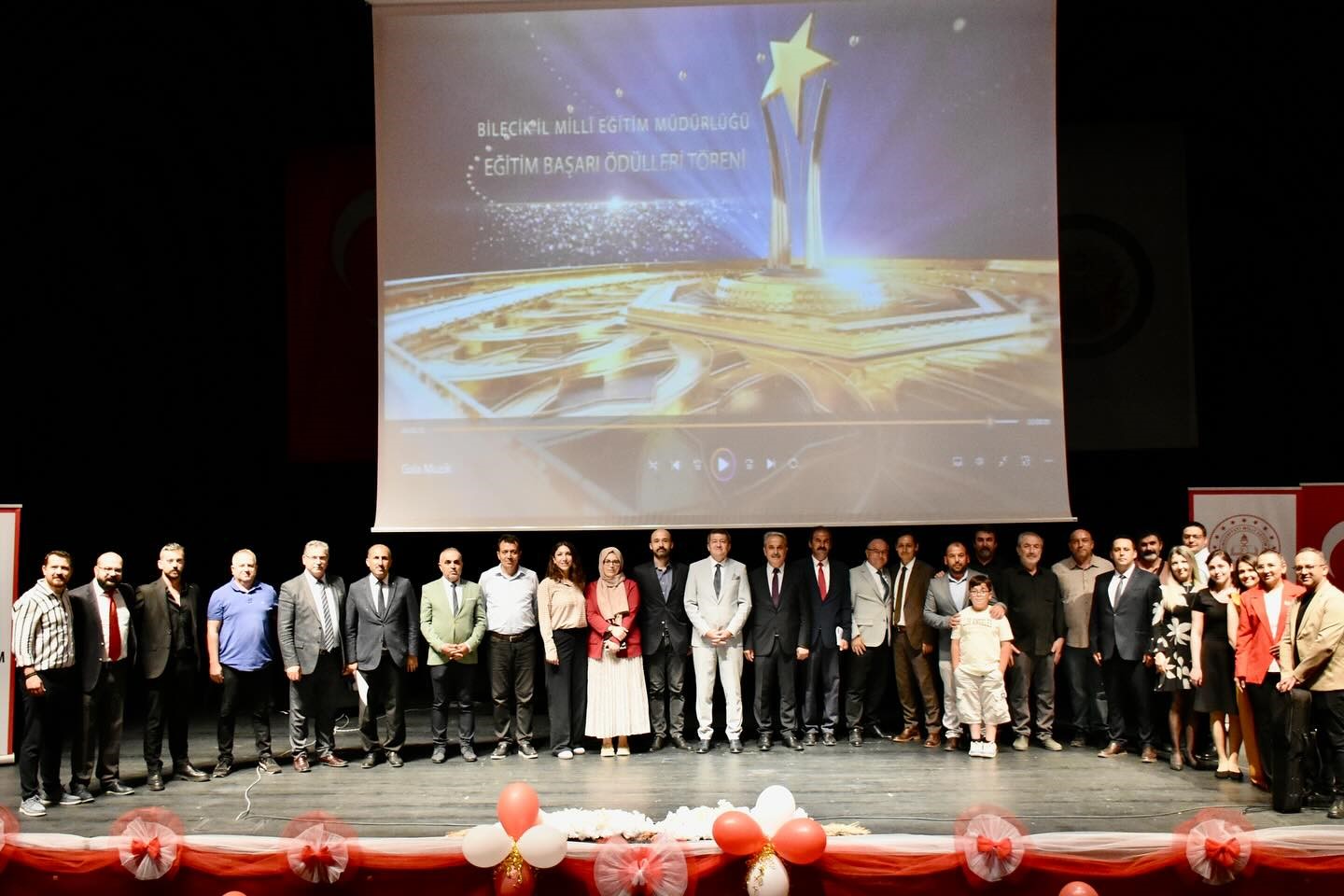 Başarılı &ouml;ğrencilere &lsquo;Eğitim Başarı &Ouml;d&uuml;lleri&rsquo; takdim edildi
