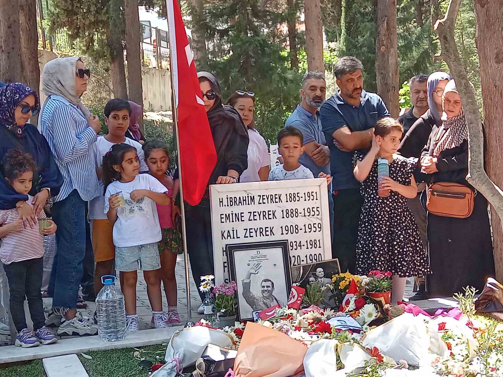 Babalar Günü’nde Ferdi Zeyrek’in mezarı ziyaretçi akınına uğradı