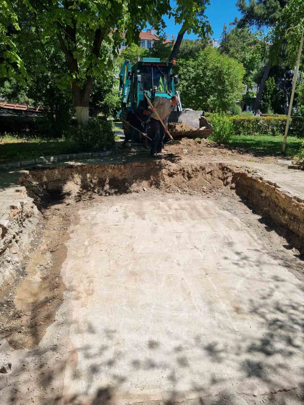 100 yıllık tarihi havuz yeniden hayat buluyor
