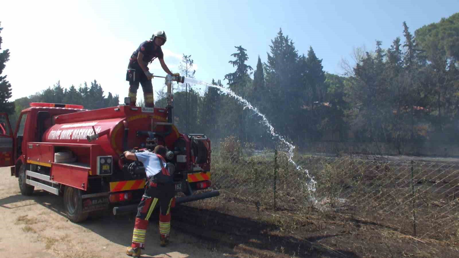 Burhaniye&rsquo;de ot yangınları bitmiyor
